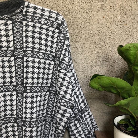 Vintage Houndstooth Oversized Pullover Sweater - Picture 4 of 10